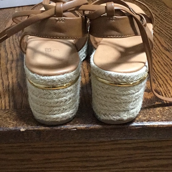 Becker & Bond Platform Sandals - Picture 5 of 9